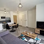 T2 Avec Terrasse En Ville, Proche Et Campagne דירה