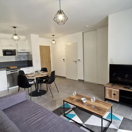 T2 Avec Terrasse En Ville, Proche Et Campagne Apartamento